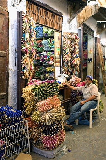 Utesilien for silk weaving at the textile souk