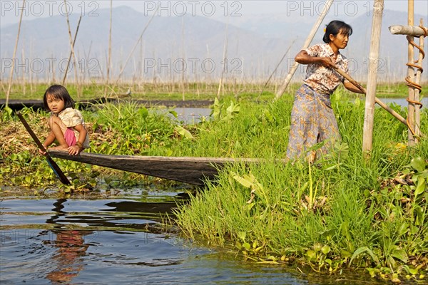 Working with canoes in floating fields