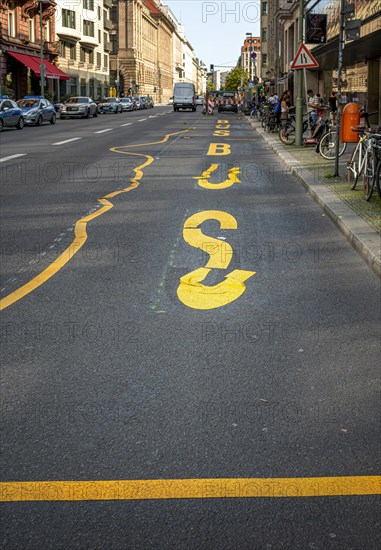 Crooked and crooked letters on a bus lane