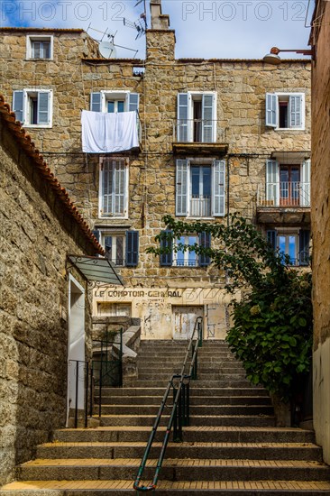 Alleys with steep stairs