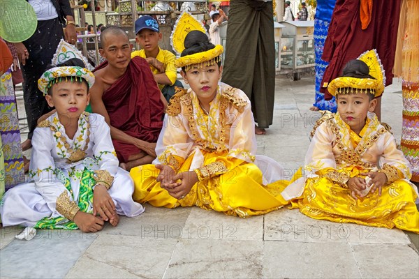 Ordination ceremony at Shwedagon Pagoda