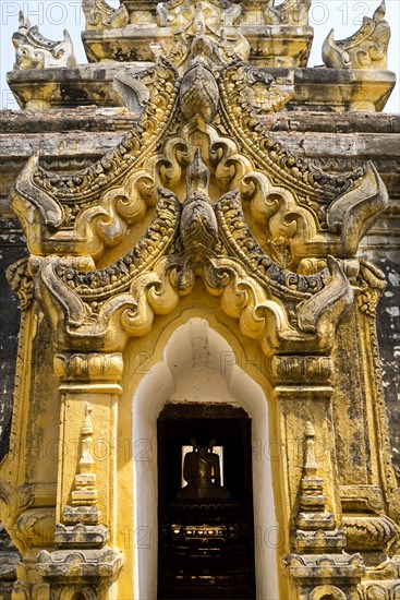 Maha Aungmye Bonzan Monastery built of bricks and stucco