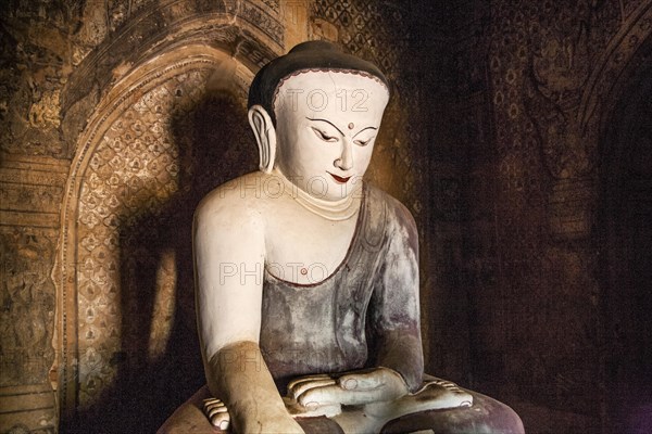 Buddha statues in Hpaya-thon-zu Pagoda
