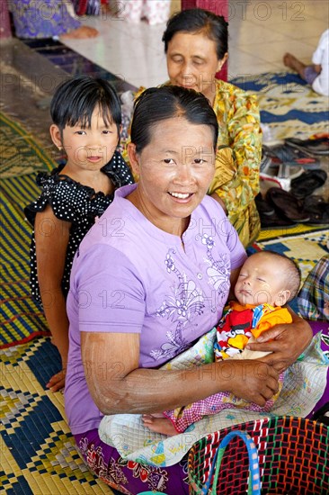 Glaebige at the Inauguration ceremony of the A Lo Taw Pauk Pagoda