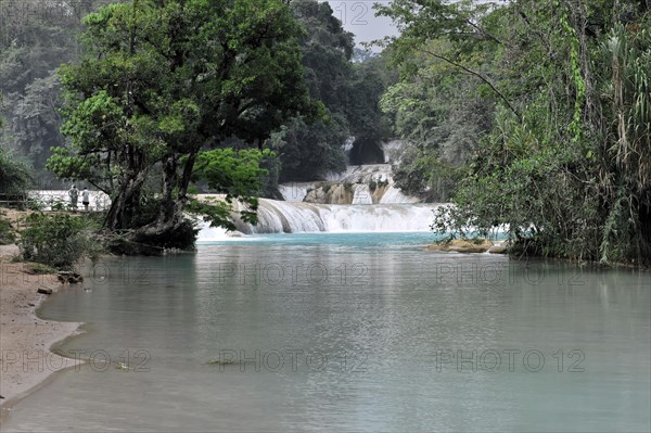 Turquoise water at the Cataratas de Agua Azul