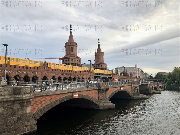 Yellow S-Bahn on Oberbaum bridge over the Spree river