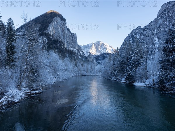 View from the Enns bridge into the winter landscape at the entrance to the Gesaeuse