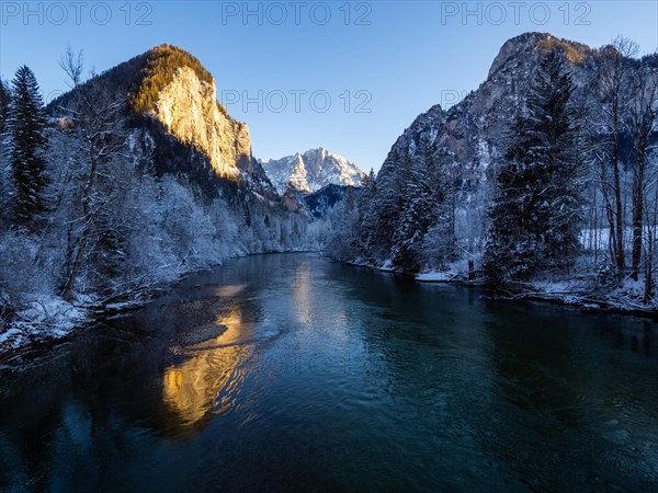 View from the Enns bridge into the winter landscape at the entrance to the Gesaeuse