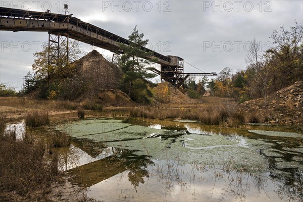 Conveyor and sorting plant in a disused porphyry quarry