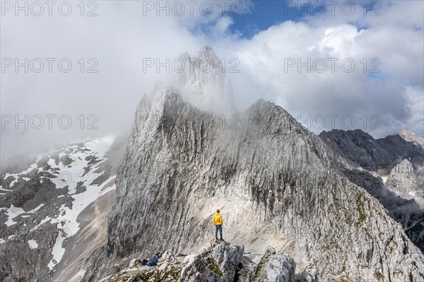 Hiker at the summit of the Westliche Toerlspitze