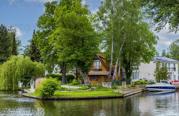 Residential houses and villas at Mueggelsee