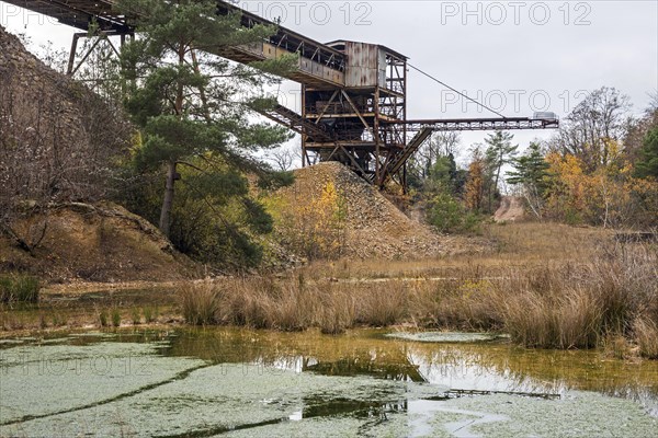 Conveyor and sorting plant in a disused porphyry quarry