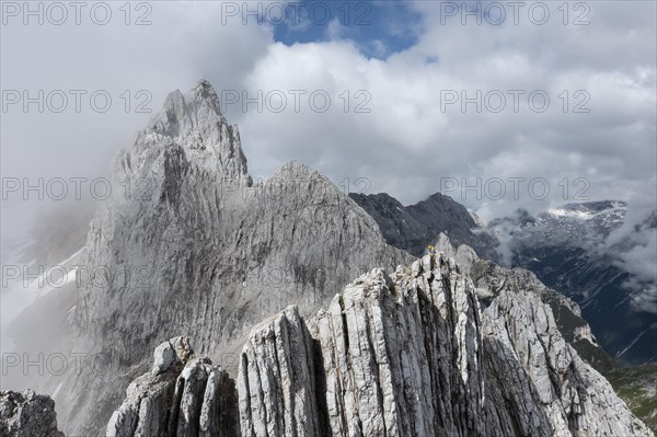 Two hikers at the summit of the Westliche Toerlspitze