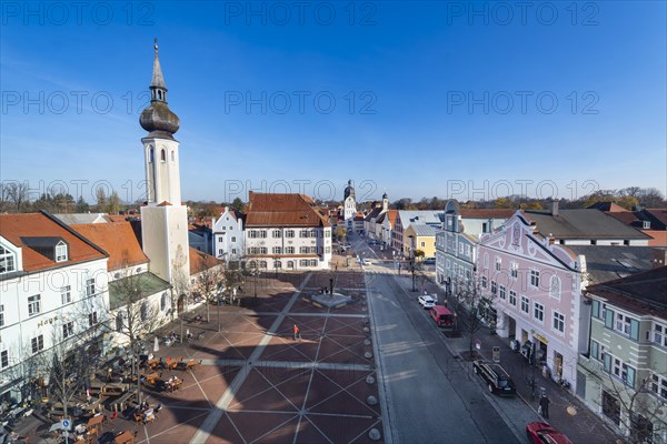 Schrannenplatz with Frauenkircherl (l.)