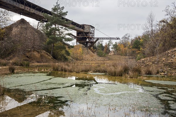 Conveyor and sorting plant in a disused porphyry quarry