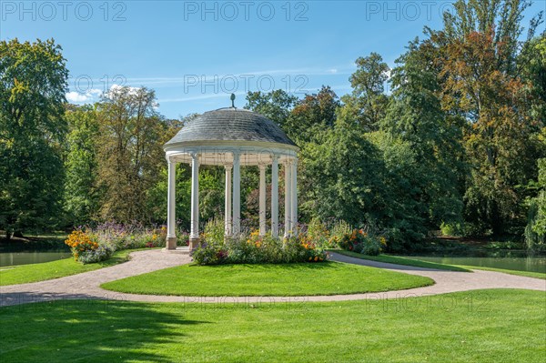 Circular temple