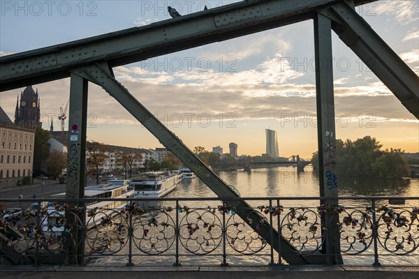 Bridge railing