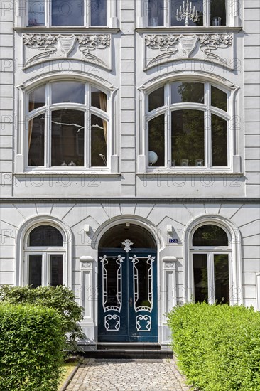 Facade of a middle-class residential building in the Hamburg district of Eppendorf