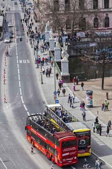 Sightseeing double-decker buses at the Lustgarten Unter den Linden