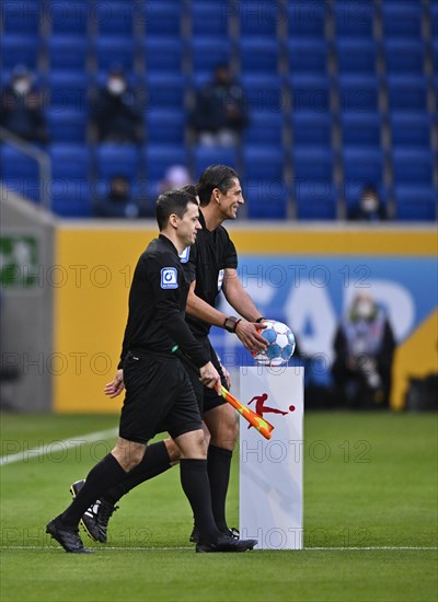 Before the start of a Bundesliga match: referee Deniz Aytekin