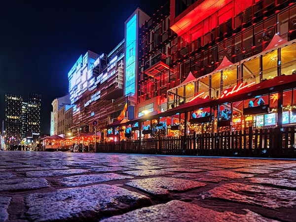 Night illumination at Spielbudenplatz with the Schmidt Theatre and the Dancing Towers in the background