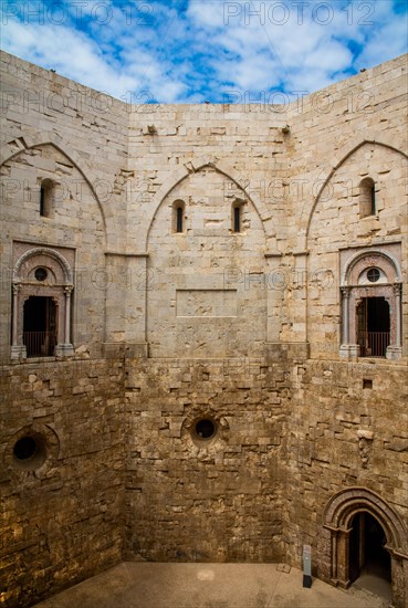 Octagonal courtyard of the fort