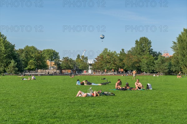 People in the Park am Gleisdreieck