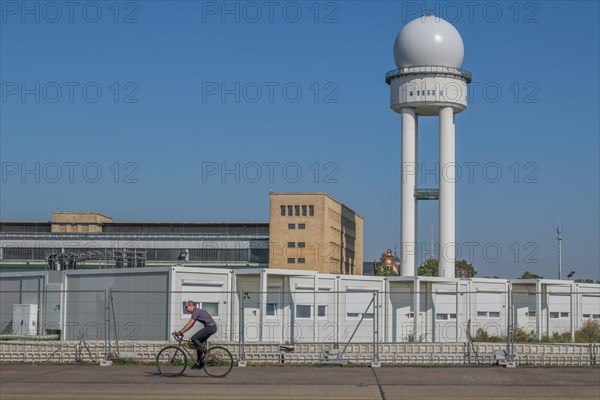 Housing containers for refugees