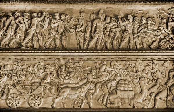 Procession of marching Roman soldiers with about five hundred figures