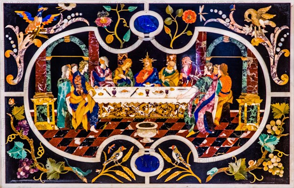 Altar impresses with beautiful marble inlay work showing Christian motifs