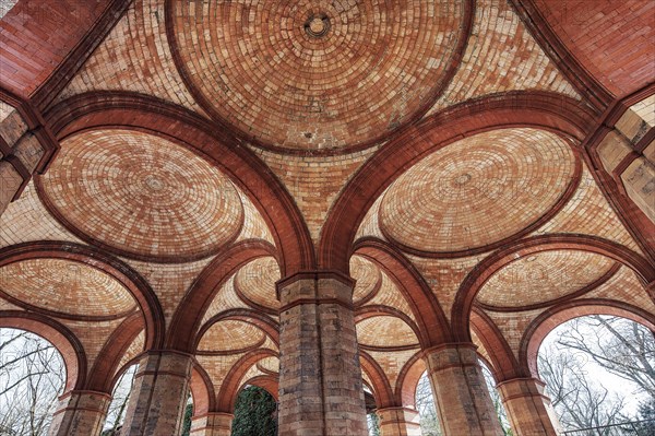 Domes and columns at the South Cemetery