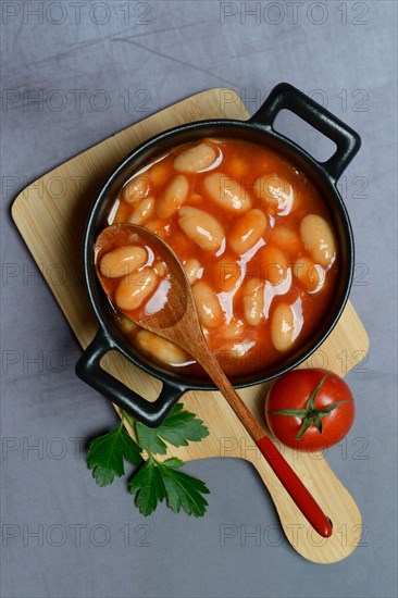 White beans with tomato sauce in pots
