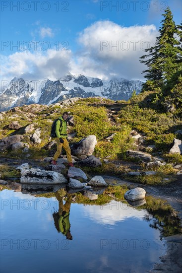 Hikers at the lake at Huntoon Point