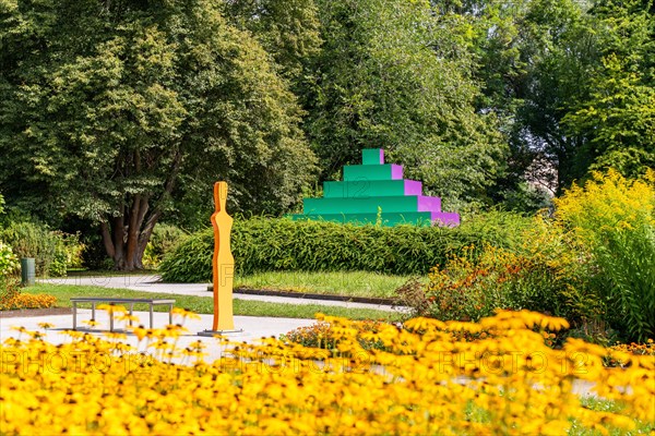 Coloured pyramid and colour rays of flowers