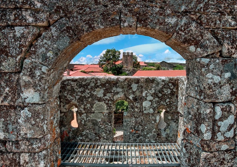 Castle ramparts - Photo12-imageBROKER-G&M Therin-Weise