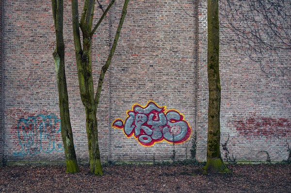 Wall at the southern cemetery with graffiti