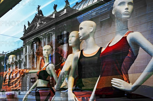 Mannequins and reflection Justizpalst