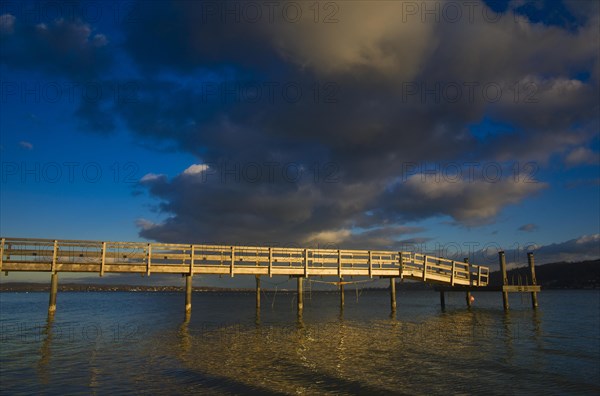 Bathing jetty