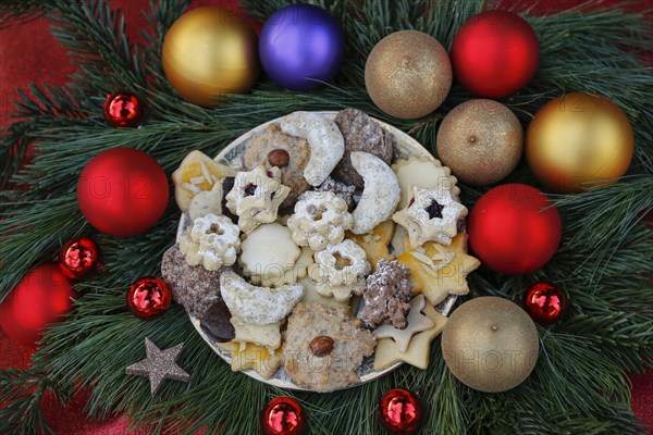 Swabian Christmas biscuits decorated with Christmas balls