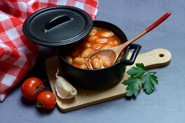 White beans with tomato sauce in pots