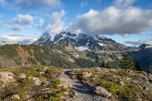 Hiking trail at Huntoon Point