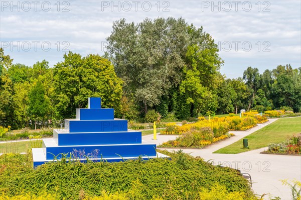 Coloured pyramid and colour rays of flowers