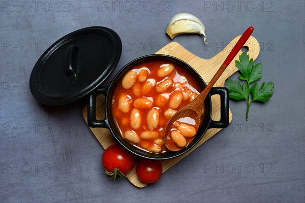 White beans with tomato sauce in pots