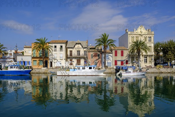 Port and Canal du Rhone a Sete