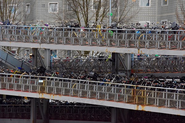 Two-storey bridge with dimensions of parked bicycles