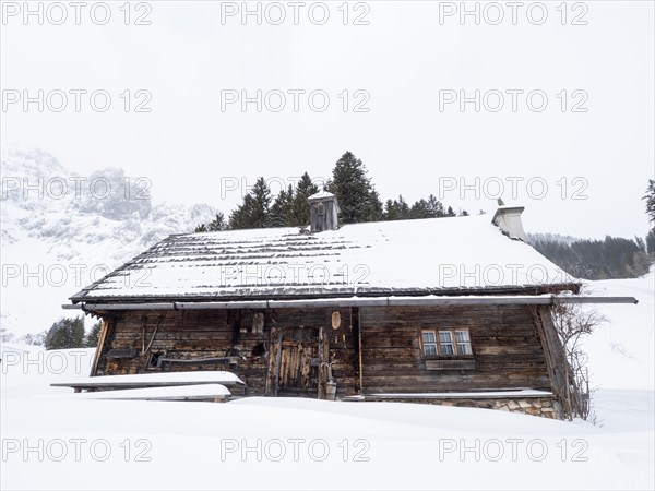 Winter landscape around the Pfarrerhuette