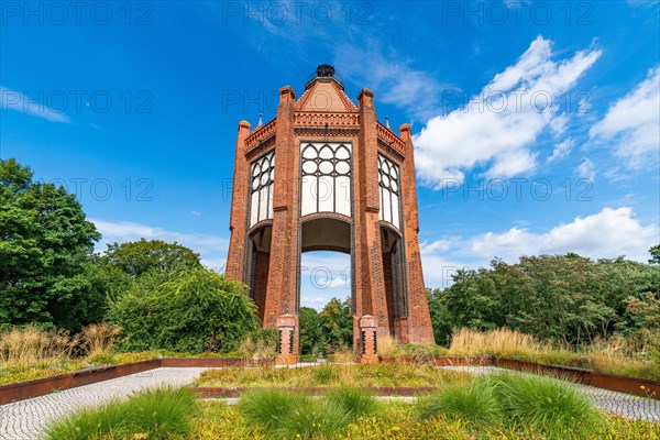Bismarck Tower on the Vineyard