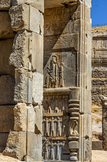 Hundred-column hall with reliefs in the door reveals