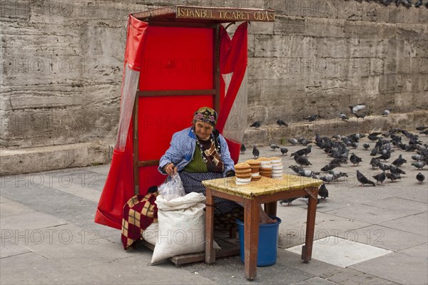 Pigeon feed sale in front of the New Mosque