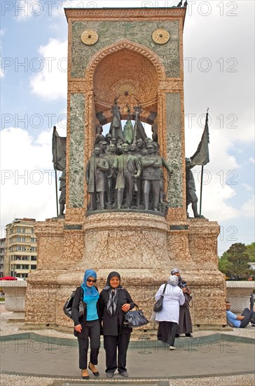 Commemorative photo at Kemal Atatuerk